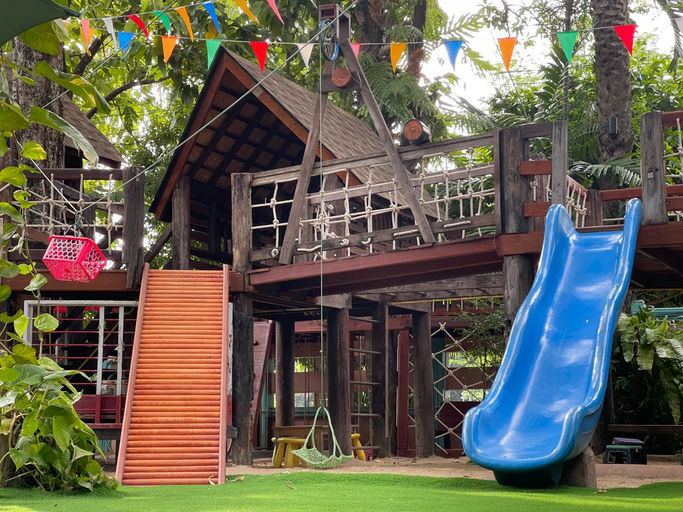 InnTrain Cafe Playground ประเวศ