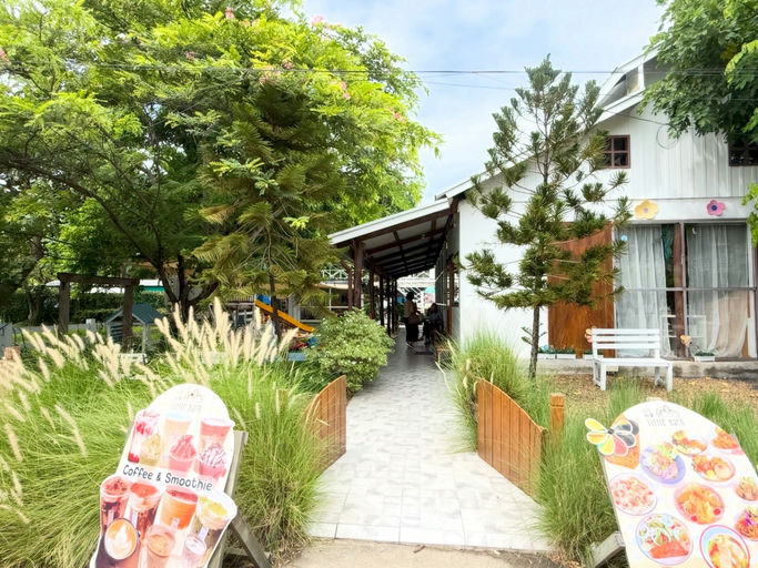 Little Barn Kids Cafe ประชาชื่น